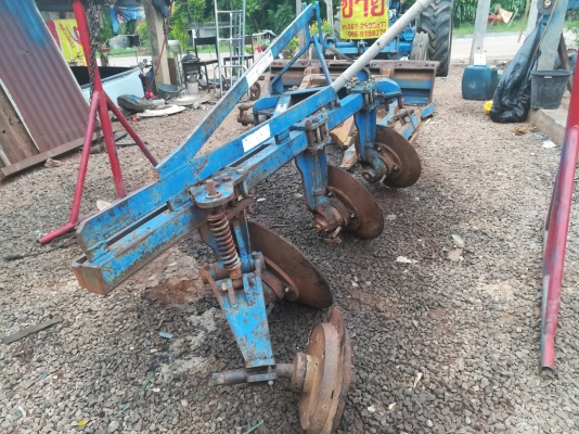 ขายผานสามรถไถฟอร์ดสภาพสวย ขายผานสามรถไถฟอร์ดสภาพสวย