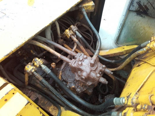 ขายรถแบคโฮ KOMATSU PC200-5 คอนโทนสั้น ไฟฟ้าเต็มเอกสารทะเบียน