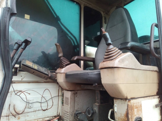 ขายรถแบคโฮ KOMATSU PC200-5 คอนโทนสั้น ไฟฟ้าเต็มเอกสารทะเบียน