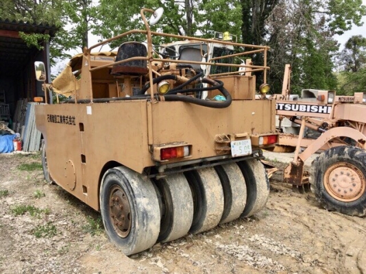 ขายรถบด 9 ล้อ SAKAI TS150 เครื่องยนต์ ISUZU 6BD1 4000 ชั่วโมง FROM JAPAN สภาพพร้อมใช้งาน สนใจติดต่อ 063-9316985 ID LINE : 0639316985 ครับ