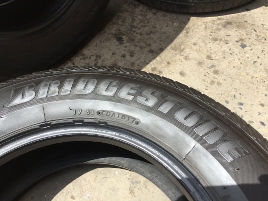 ยาง Bridgstone 205-70-15 ปี 17 3เส้น ปี 16 1เส้น ครบชุด 4 เส้น 6000 สวยๆไม่บวมไม่กินข้างดอกยางเหลือเ ยาง Bridgstone 205-70-15 ปี 17 3เส้น ปี 16 1เส้น ครบชุด 4 เส้น 6000 สวยๆไม่บวมไม่กินข้างดอกยางเหลือเ