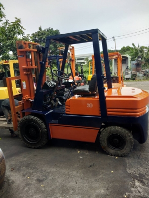 +++ ขายโฟล์คลิฟท์  FD30  เครื่องยนต์ดีเซล  เกียร์ธรรมดา  ยางตัน