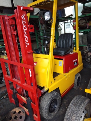 +++ ขายโฟล์คลิฟท์  TOYOTA FG15  ขนาด 1.5  ตัน  เครื่องยนต์เบนซิน  เกียร์ธรรมดา