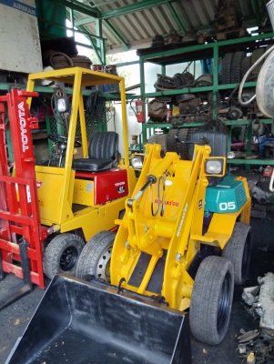 +++ ขายรถตักโคมัสซุ  เครื่องยนต์ดีเซล  เกียร์ออโตเมติค ครับ