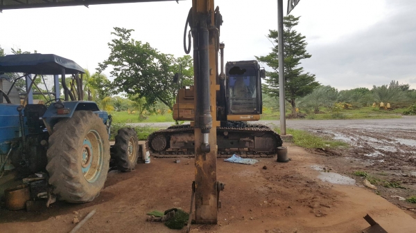 ขาย แบคโฮ CAT 320D เอกสารเล่มทะเบียนครบ รถใช้งานได้ปกติ ราคาต่อรองได้ครับ