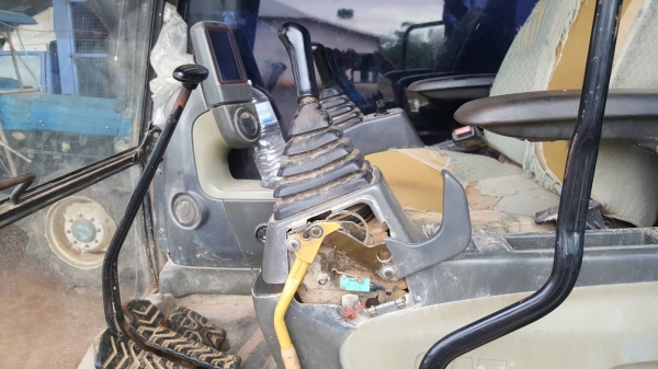 ขาย แบคโฮ CAT 320D เอกสารเล่มทะเบียนครบ รถใช้งานได้ปกติ ราคาต่อรองได้ครับ