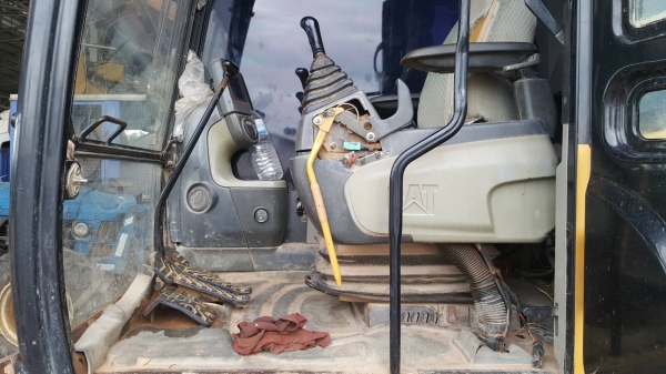 ขาย แบคโฮ CAT 320D เอกสารเล่มทะเบียนครบ รถใช้งานได้ปกติ ราคาต่อรองได้ครับ
