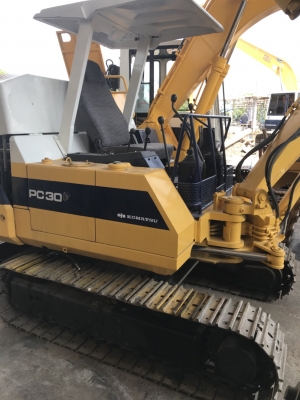 Komatsu PC30-6 รถเก่าญี่ปุ่น ตรวจเช็คเครื่องยนต์แล้ว สภาพดี สนใจติดต่อ0813553478 คุณโย