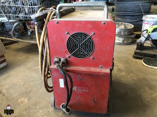 (ปิดการขาย) เครื่องเชื่อม ใช้แบตเตอรรี่ 12 โวลต์ ในการทำงานของญี่ปุ่น สะดวกต่อการใช้งานภาคสนาม