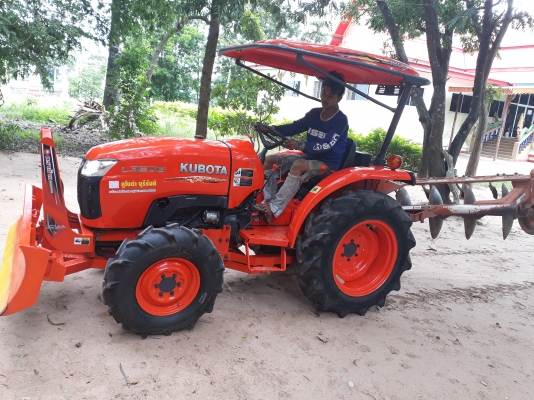 ขายL3608สวยๆสภาพนางฟ้าสวยๆเครื่องแน่นๆเกียรดีไฮโลิกแจ๋วสี สวยๆมาพร้อมอุปกร4ชิ่นดันหน้า+ผาน5+โรตารี่+คราด ขายL3608สวยๆสภาพนางฟ้าสวยๆเครื่องแน่นๆเกียรดีไฮโลิกแจ๋วสี สวยๆมาพร้อมอุปกร4ชิ่นดันหน้า+ผาน5+โรตารี่+คราด