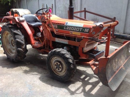 ขาย L2202DT-M 22เเรง (2เพลา) พร้อมใบดันดิน เครื่องดีมาก3สูบ เกียดีไฮดี ช่วงล่างแน่น