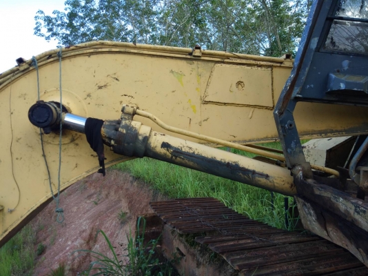 ขายด่วน แบ็คโคร IHI 200 เครื่องพัง ขายตามสภาพ สนใจสอบถาม 093 0764943  คุณ ตั้ม