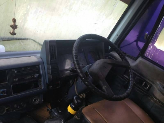 ขายรถบรรทุก 10 ล้อหัวลาก ISUZU ROCKY 240 แรงม้า ราคา 500000