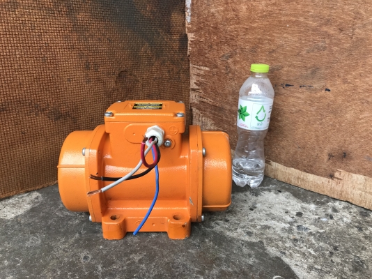 ขายมอเตอร์สั่น-เขย่า Itavibras made in Italy ขนาด 1/3HP. 380V สภาพสวยหมุนนิ่ม สั่นแรง พร้อมใช้งาน