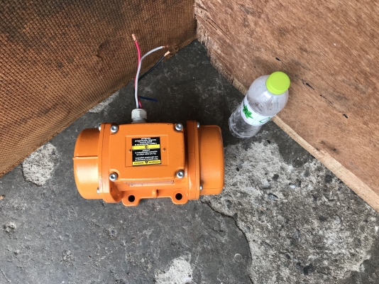 ขายมอเตอร์สั่น-เขย่า Itavibras made in Italy ขนาด 1/3HP. 380V สภาพสวยหมุนนิ่ม สั่นแรง พร้อมใช้งาน