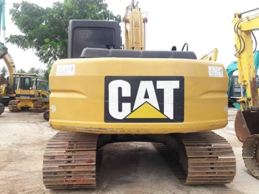 ขายจ้า..CATERPILLAR 312 V2  เก่าใน  สภาพดี  เอกสารเล่มทะเบียน..แทรคใหญ่  ใบ  70   เครื่องปั๊มดี..เดิมๆๆ  ใช้งานมา 7,XXX  ชั่วโมง...พร้อมใช้..โทร  089-3818694  จ๊อย