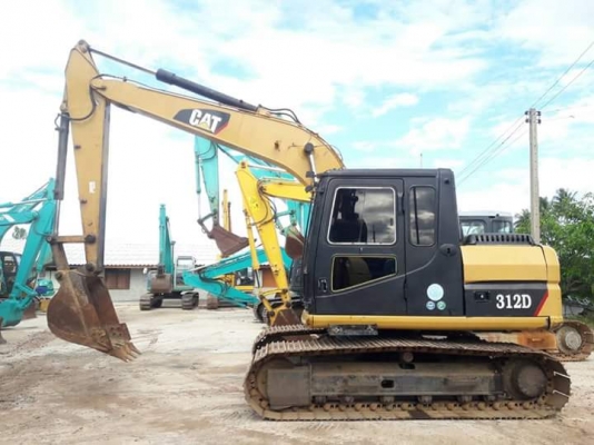 ขายจ้า..CATERPILLAR 312 V2  เก่าใน  สภาพดี  เอกสารเล่มทะเบียน..แทรคใหญ่  ใบ  70   เครื่องปั๊มดี..เดิมๆๆ  ใช้งานมา 7,XXX  ชั่วโมง...พร้อมใช้..โทร  089-3818694  จ๊อย