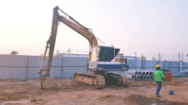 ขายKOMATSU 100L-3 สภาพสวยพร้อมใช้งาน เครื่องดี ช่วงล่างดี ใบแทร็กสวย มีเล่มทะเบียนพร้อม ราคาต่อรองคุบกันได้ โทร0616613023แพรว