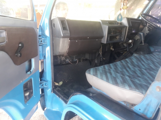 ขาย6ล้อ isuzu nkr110แรงม้า ปี36 (ขายแล้วคับไปอยู่กาฬสินธุ์แล้วคับ)เกียร์สั้น ยกหัวได้ พวงมาลัยพาวเวอ