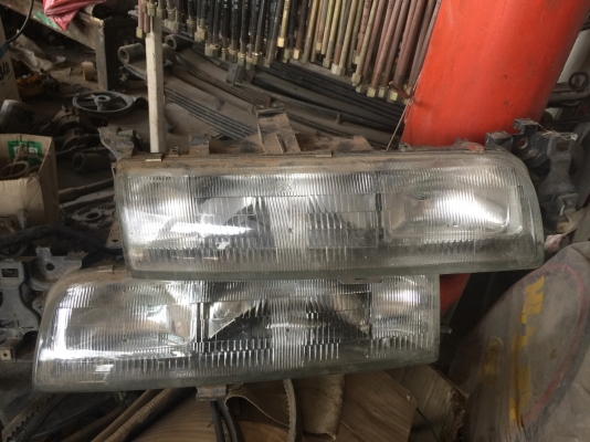 ขายคู่ละ4500ไฟตา อีซูซุ 195 สนใจโทร0862465934