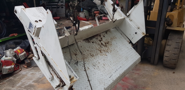 ฝาท้ายไฮดรอลิค 12 v รับน้ำหนักได้ 450 กิโล ฝาท้ายไฮดรอลิค 12 v รับน้ำหนักได้ 450 กิโล