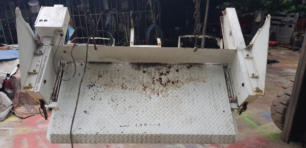 ฝาท้ายไฮดรอลิค 12 v รับน้ำหนักได้ 450 กิโล ฝาท้ายไฮดรอลิค 12 v รับน้ำหนักได้ 450 กิโล