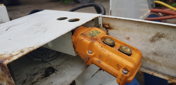 ฝาท้ายไฮดรอลิค 12 v รับน้ำหนักได้ 450 กิโล ฝาท้ายไฮดรอลิค 12 v รับน้ำหนักได้ 450 กิโล