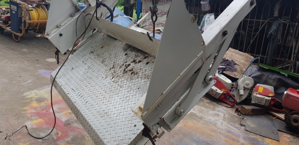 ฝาท้ายไฮดรอลิค 12 v รับน้ำหนักได้ 450 กิโล ฝาท้ายไฮดรอลิค 12 v รับน้ำหนักได้ 450 กิโล