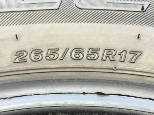 ยาง Bridgestone 265 65 17 ปี17 ดอกเต็ม ไม่มีปะ ใช้ยาว ราคาไม่แพง