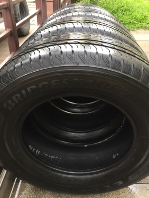 ยาง Bridgestone 265 65 17 ปี17 ดอกเต็ม ไม่มีปะ เนื้อนิ่มๆ ใช้ยาว ราคาไม่แพง