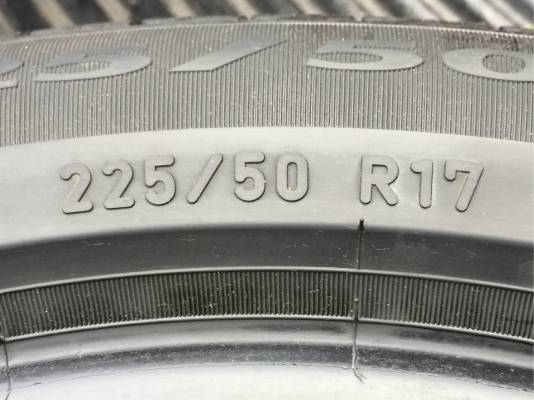 ยาง Pirelli 225 50 17 ปี17 ดอกเต็ม ไม่มีปะ ใช้ยาว ราคาไม่แพง