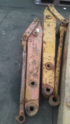 ขายตัวต่ออาร์มสำหรับรถขุดไซค์  100-120 สินค้าเก่านอกสภาพสวยเดิมๆ