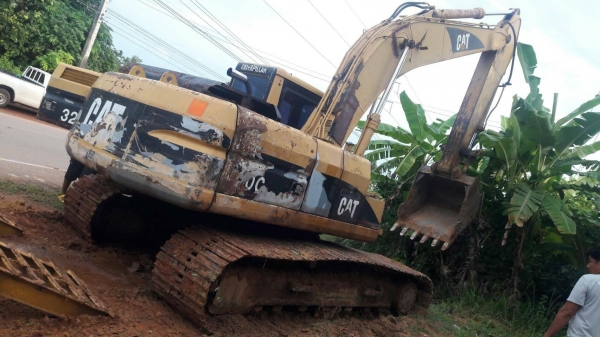 ขาย 555,000 CAT 320 V2 เล่มทะเบียน ไฟฟ้าตัด เครื่องดี ปั้มแรง เอวแน่น ช่วงล่างแน่น รถพร้อมใช้ รถอยู่ นครสวรรค์ 090-772-3710 090-772-3708