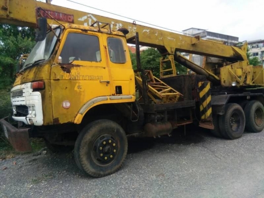 รถเครน NISSAN