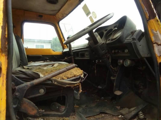 รถเครน NISSAN