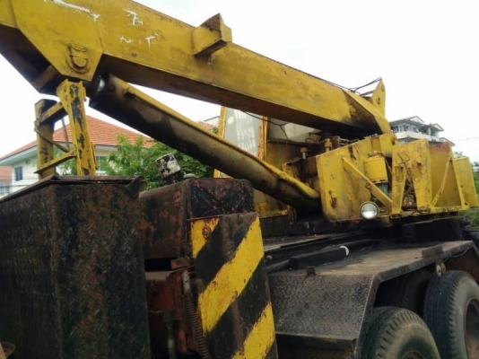 รถเครน NISSAN