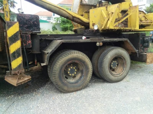 รถเครน NISSAN