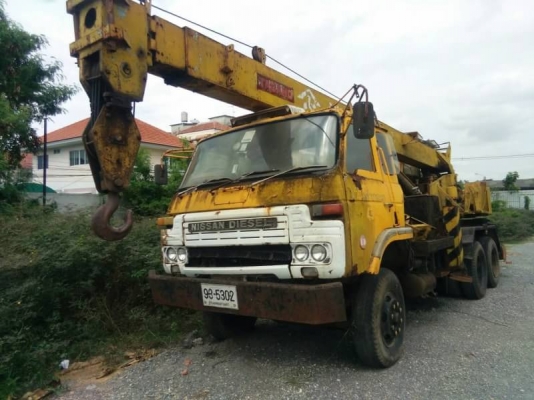 รถเครน NISSAN