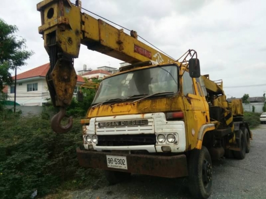 รถเครน NISSAN
