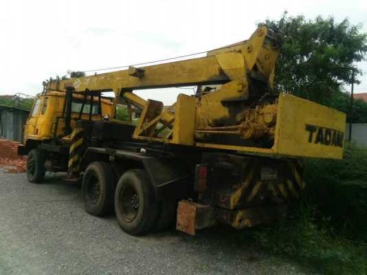 รถเครน NISSAN