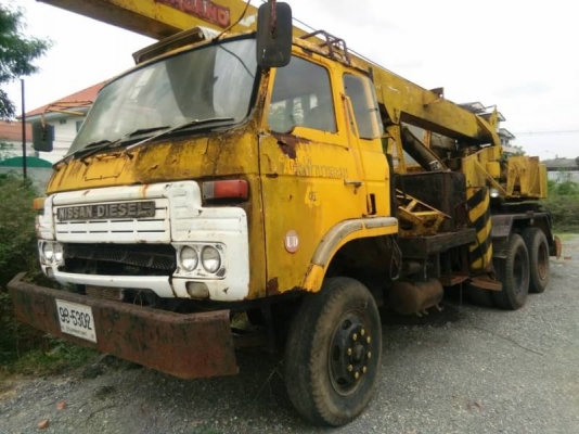 รถเครน NISSAN