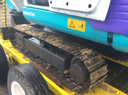 แบ็คโฮ PC30-7 เครื่องยนต์ 3 สูบเทอร์โว พร้อมเทนเลอร์ แบ็คโฮ PC30-7 เครื่องยนต์ 3 สูบเทอร์โว พร้อมเทนเลอร์