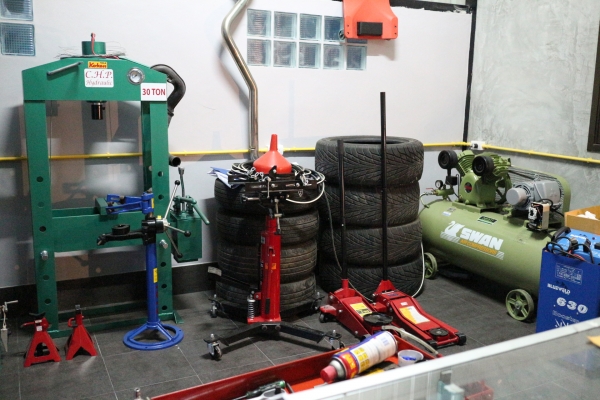 ขายเหมาลิฟท์ยกรถ แม่แรงยกเกียร์ แท่นอัด 30T แท่นถอดสปริง