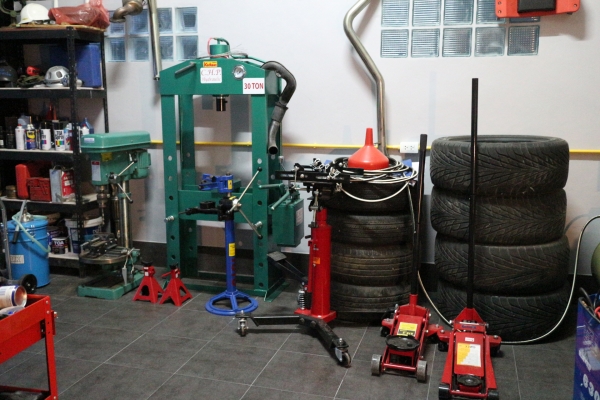 ขายเหมาลิฟท์ยกรถ แม่แรงยกเกียร์ แท่นอัด 30T แท่นถอดสปริง