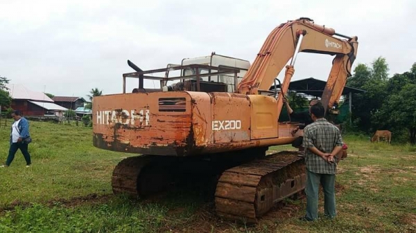 ขาย 375,000 HITACHI EX 200-1 เครื่องเดิมดี ปั้มเดิมแรง เอวมีขยับนิดๆๆ โซ่พอใช้ รอนเลอร์ดี เล่มทะเบียน รถอยู่ ขอนแก่น  090-772-3710 090-772-3708