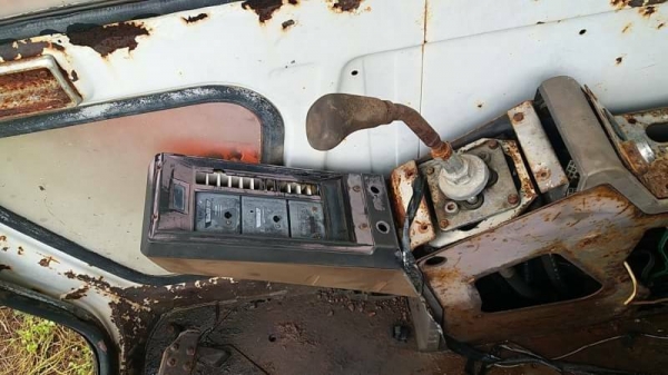 ขาย 375,000 HITACHI EX 200-1 เครื่องเดิมดี ปั้มเดิมแรง เอวมีขยับนิดๆๆ โซ่พอใช้ รอนเลอร์ดี เล่มทะเบียน รถอยู่ ขอนแก่น  064-191-1112