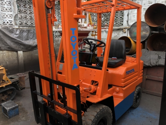 ขายรถโฟล์คลิฟท์ Toyota 5FD15 ดีเซล เกียร์ธรรมดา  สภาพดีพร้อมใช้งาน