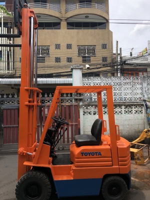 ขายรถโฟล์คลิฟท์ Toyota 5FD15 ดีเซล เกียร์ธรรมดา  สภาพดีพร้อมใช้งาน