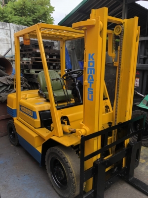 ขายรถโฟล์คลิฟท์ KOMATSU FD25-11 ดีเซล เกียร์ธรรมดา สภาพดีพร้อมใช้งาน