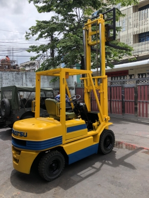 ขายรถโฟล์คลิฟท์ KOMATSU FD25-11 ดีเซล เกียร์ธรรมดา สภาพดีพร้อมใช้งาน